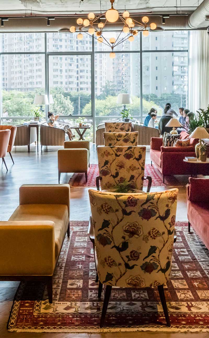 Members’ Lounge at The Quorum Gurugram, a warm, relaxing space for work and play.